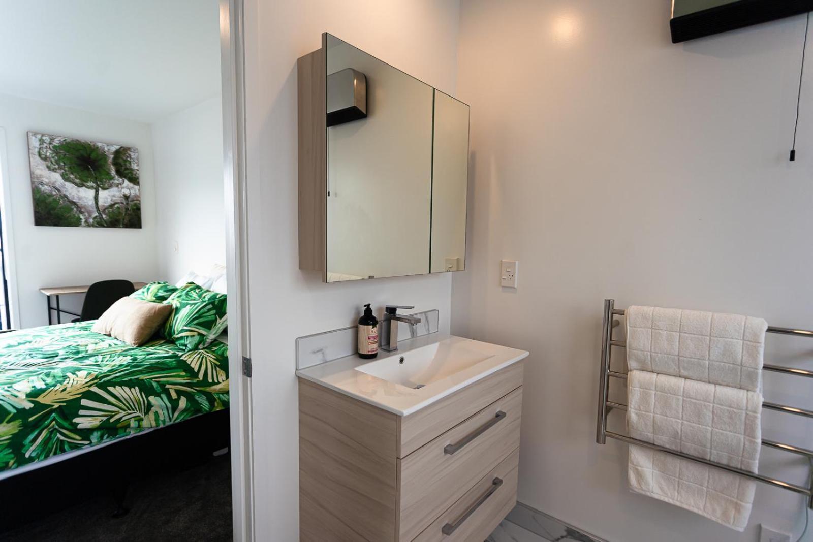 Modern 2 Bedroom Townhouse In Cbd With Parking! Sleeps 5 Christchurch Zewnętrze zdjęcie