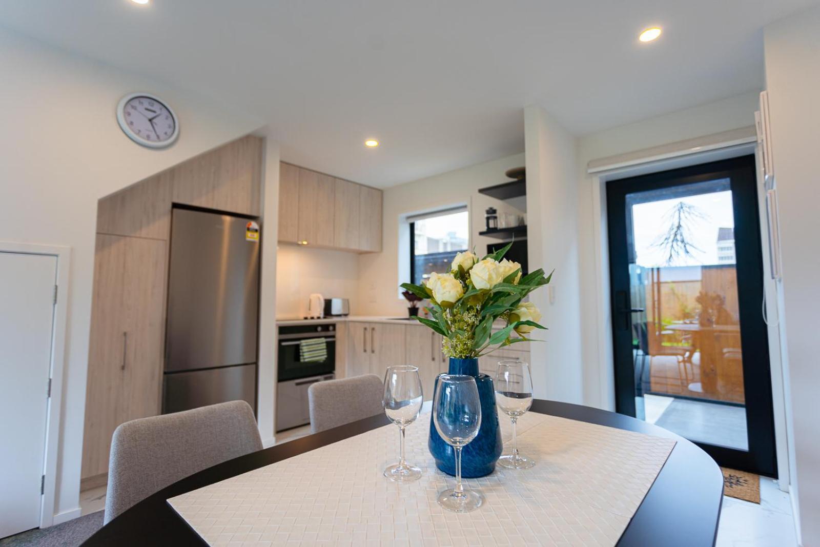 Modern 2 Bedroom Townhouse In Cbd With Parking! Sleeps 5 Christchurch Zewnętrze zdjęcie